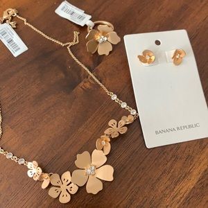 Banana republic jewelry set